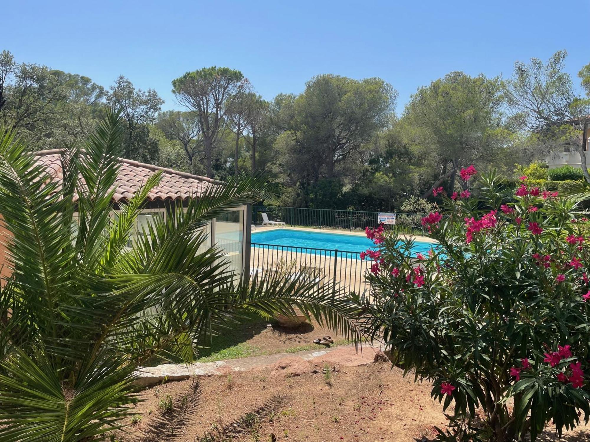 2 Pieces Saint Raphael Renove, Classe 4 Etoiles, 100 M Plages, Piscine, Tennis, Parc, Terrasse, Jardin Privatif Экстерьер фото